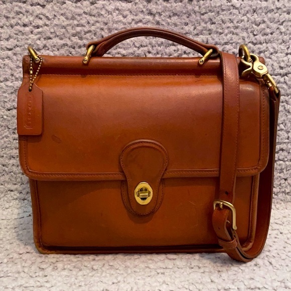 Coach Handbags - Coach Vintage Willis Messenger Crossbody Bag 9927